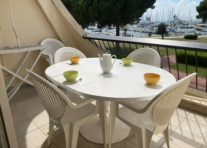 4 Pers Avec Piscine Et Terrasse, Port Camargue - Fr-1-250-167 Le Grau-du-Roi